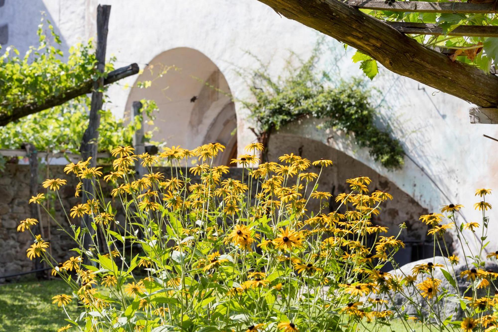Ferienwohnungen St Hippolyt Mit Hallenbad Lagundo Exterior foto