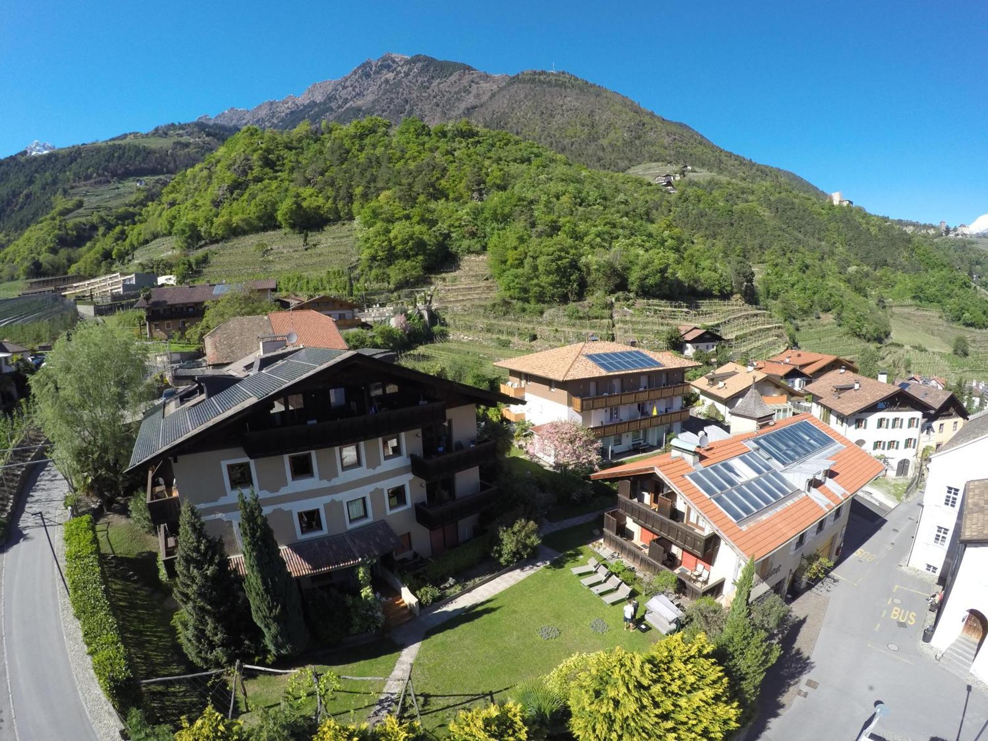 Ferienwohnungen St Hippolyt Mit Hallenbad Lagundo Exterior foto